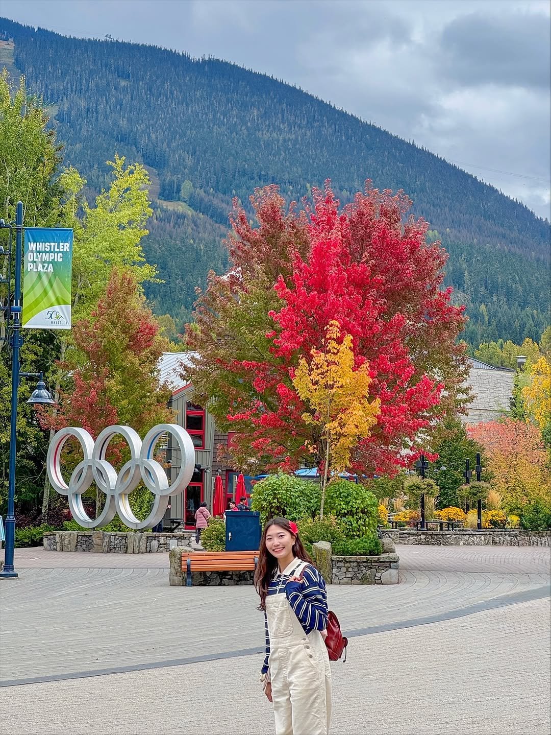 Photo shared by 여행 크리에이터 | 렛츠고헤이즐 on November 12, 2025 tagging @explorecanada_kr. May be an image of scarecrow, park and text.