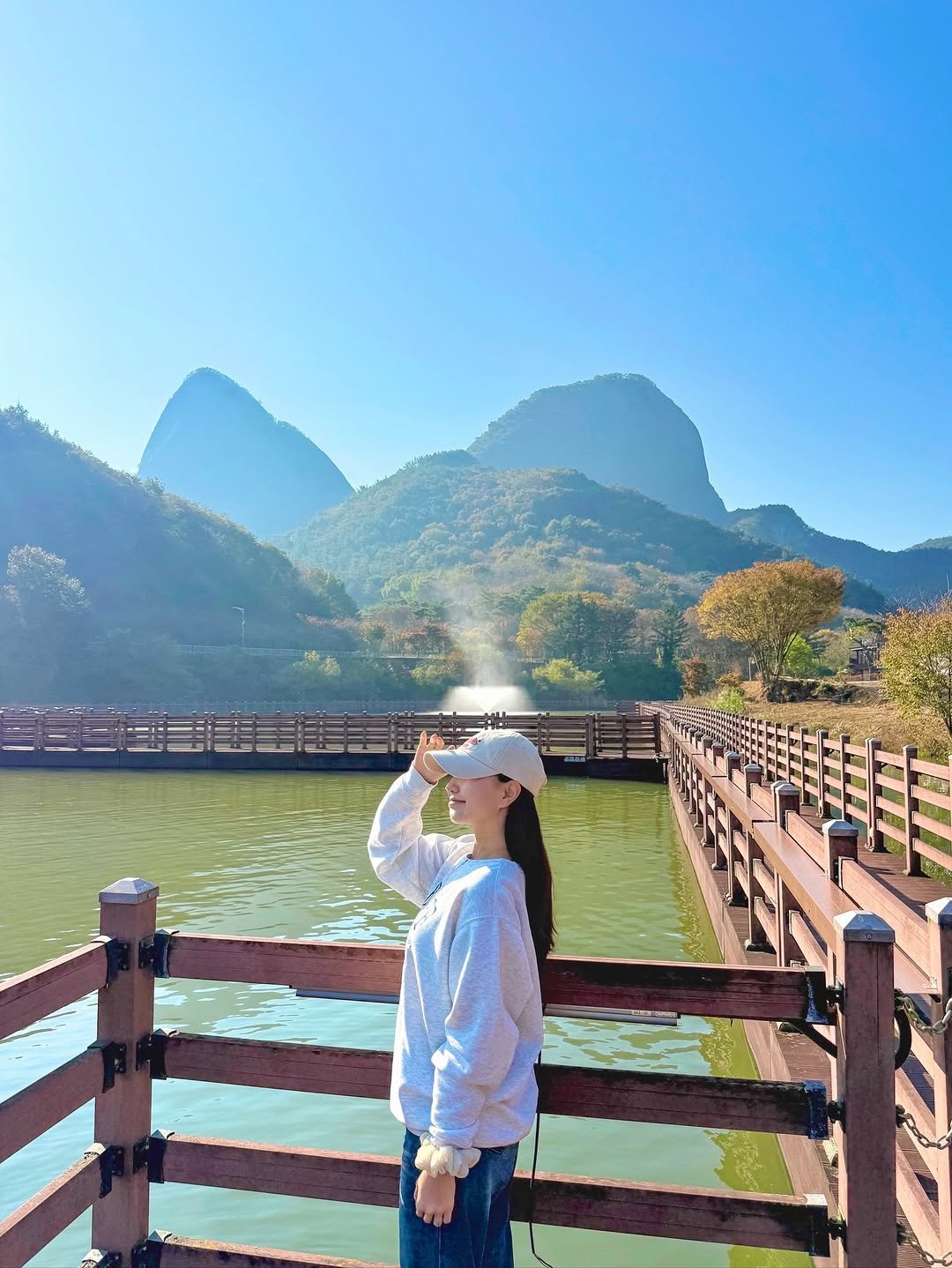 Photo shared by 여행 크리에이터 | 렛츠고헤이즐 on November 15, 2025 tagging @yeomi.travel, and @jinan_gun. May be an image of pie, lake and text.