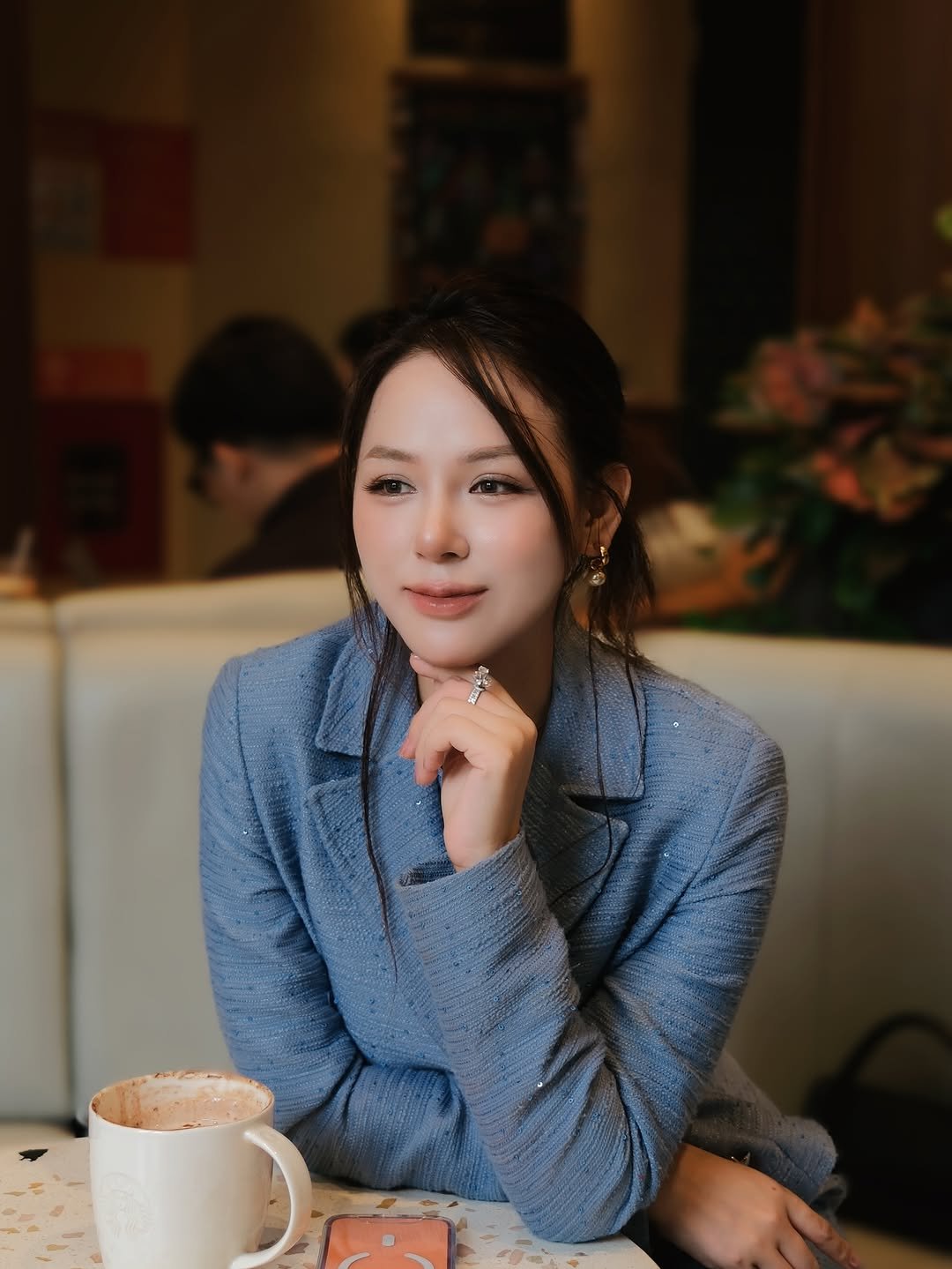 Photo shared by Le Van Academy on October 30, 2025 tagging @le.van.beauty, @levan.nanoplasma, and @japan_hyper.realistic. May be an image of one or more people, hair, blazer, jacket, turtleneck and text.