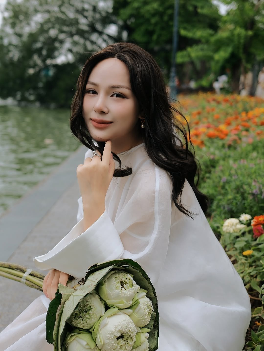Photo shared by Le Van Academy on November 06, 2025 tagging @le.van.beauty, @levan.nanoplasma, @japan_hyper.realistic, and @levan.advanced.hyperrealistic. May be an image of white lily, outdoors and text.
