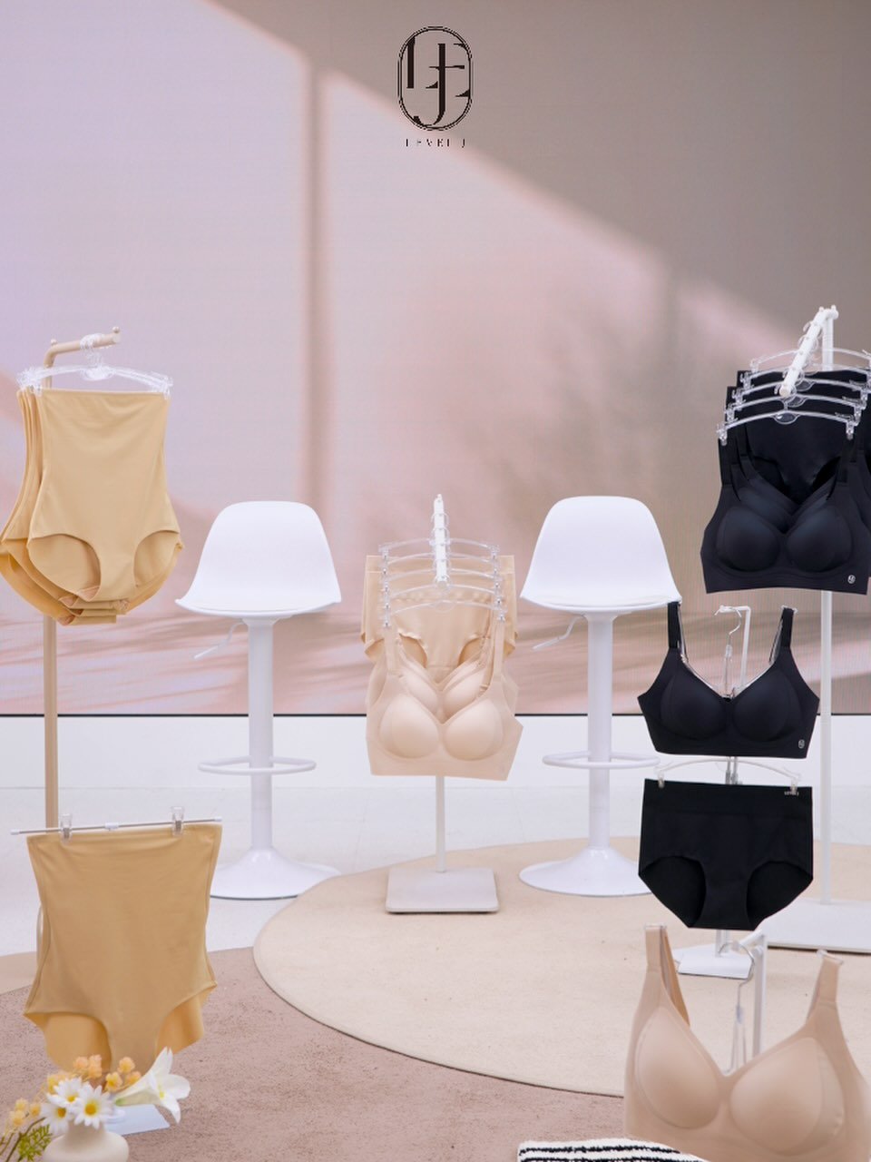 Photo by 레벨제이 on January 14, 2026. May be an image of clothes hanger, girdle, bra, chemise, mannequin and text.