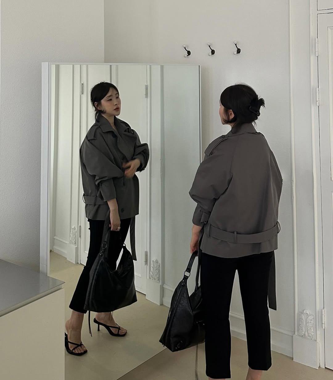 Photo by 레벨제이 on March 18, 2026. May be an image of overcoat, jacket, mirror, suit, clothes hanger, hallway and text.