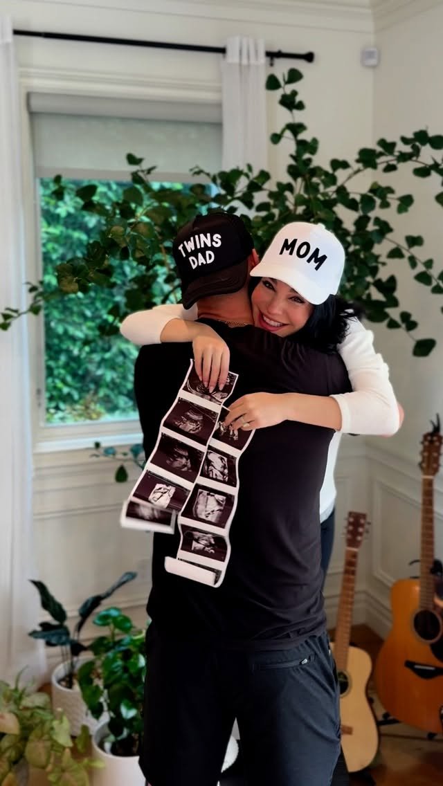lewishowes 게시물 이미지: Twins! We are so blessed and can’t wait to...