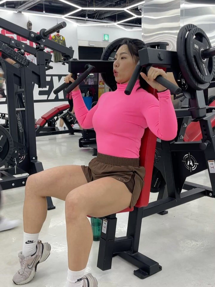 lexy820410 게시물 이미지: 저 핑크 컴프레션 입을 때마다 파워레인져 소릴 듣는거 같다😅
 금연 10년째...