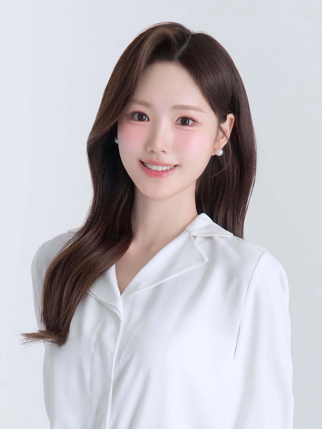 lhyllic 게시물 이미지: 갑자기 찍고시펐던 흰청 프로필 ☁️