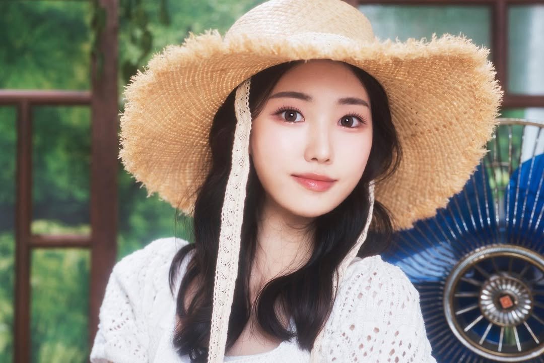 Photo shared by 하연 on September 14, 2023 tagging @jennyhousepr, @jh_gyuchang, @aluu_silverjean, and @preppy_concept.