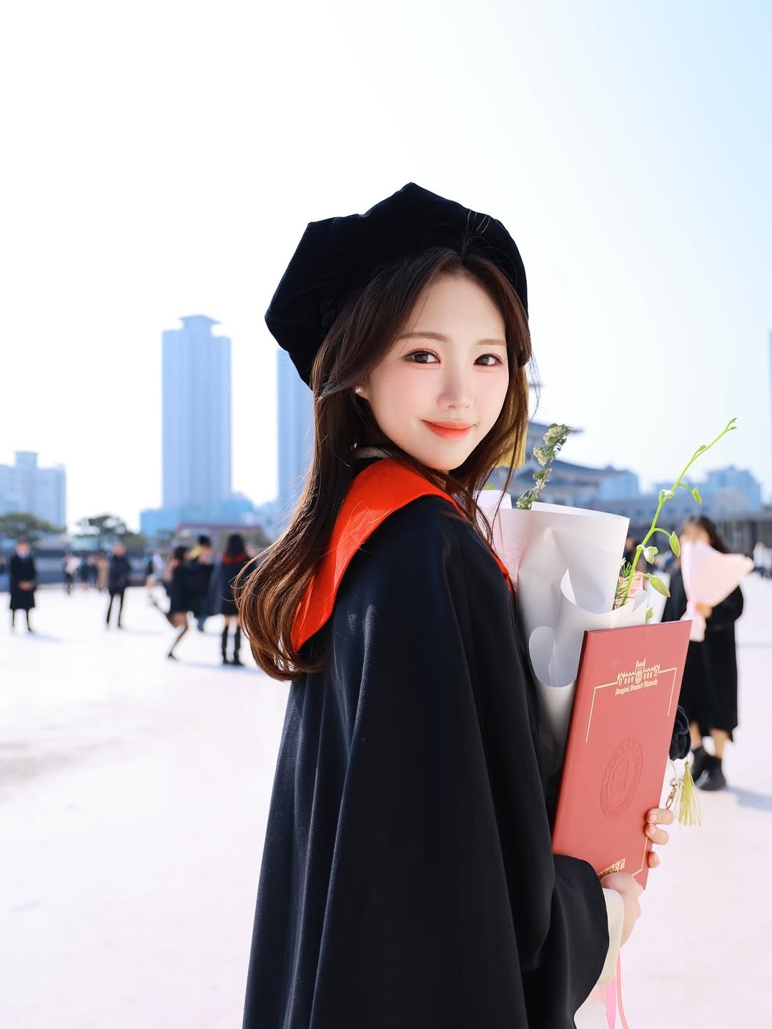 Photo shared by 하연 on February 23, 2026 tagging @soy_erni.42. May be an image of beret and text.