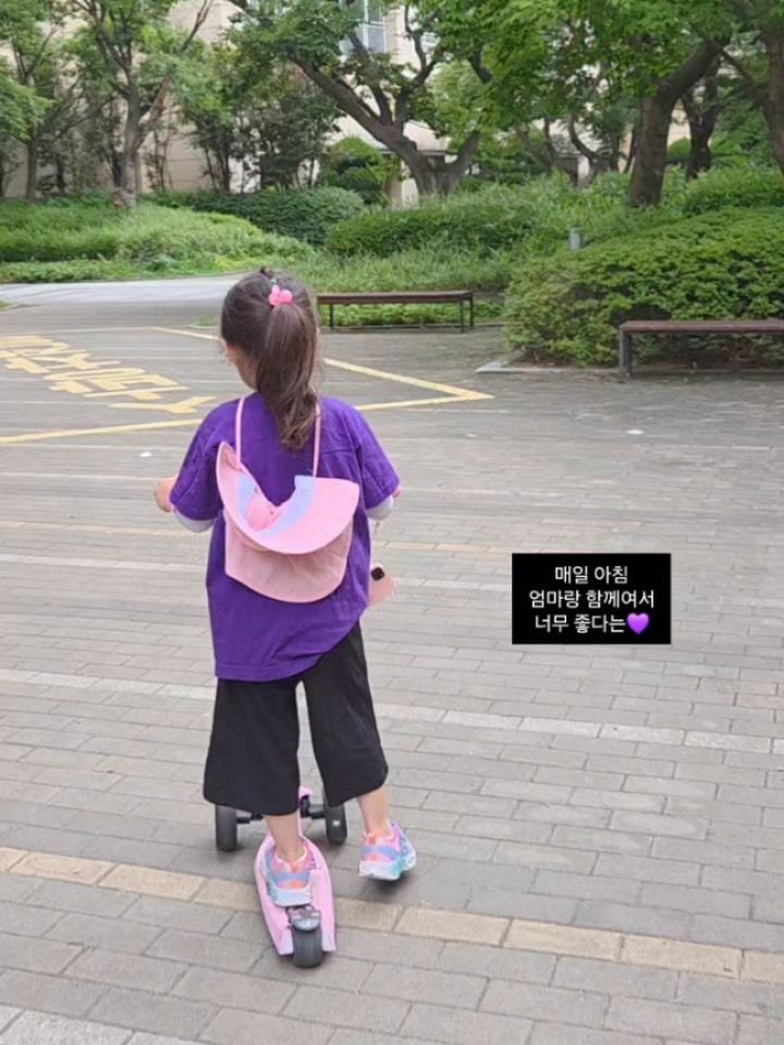 lia___h12 게시물 이미지: 째째 보내고
커피 마시면서 산책했어요!
⠀
똑같이 돌아온 평범한 아침인데
미리...