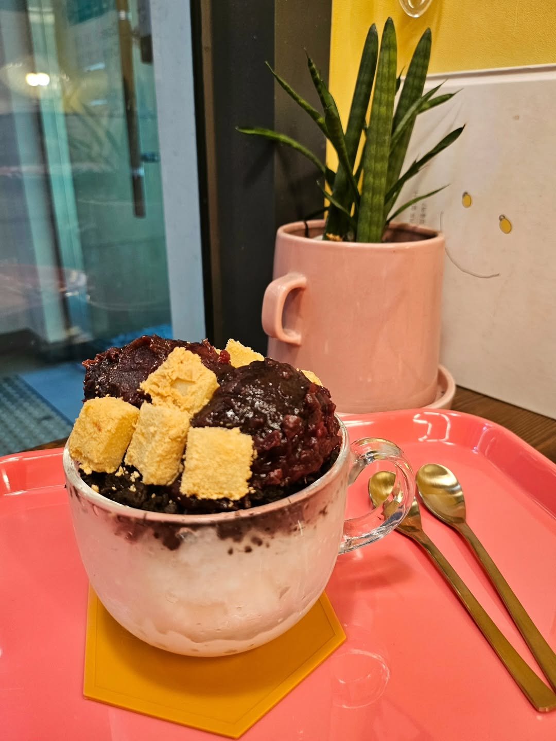 Photo by 째째맘 l 맘편한 육아ღ on August 08, 2025. May be an image of gelato.