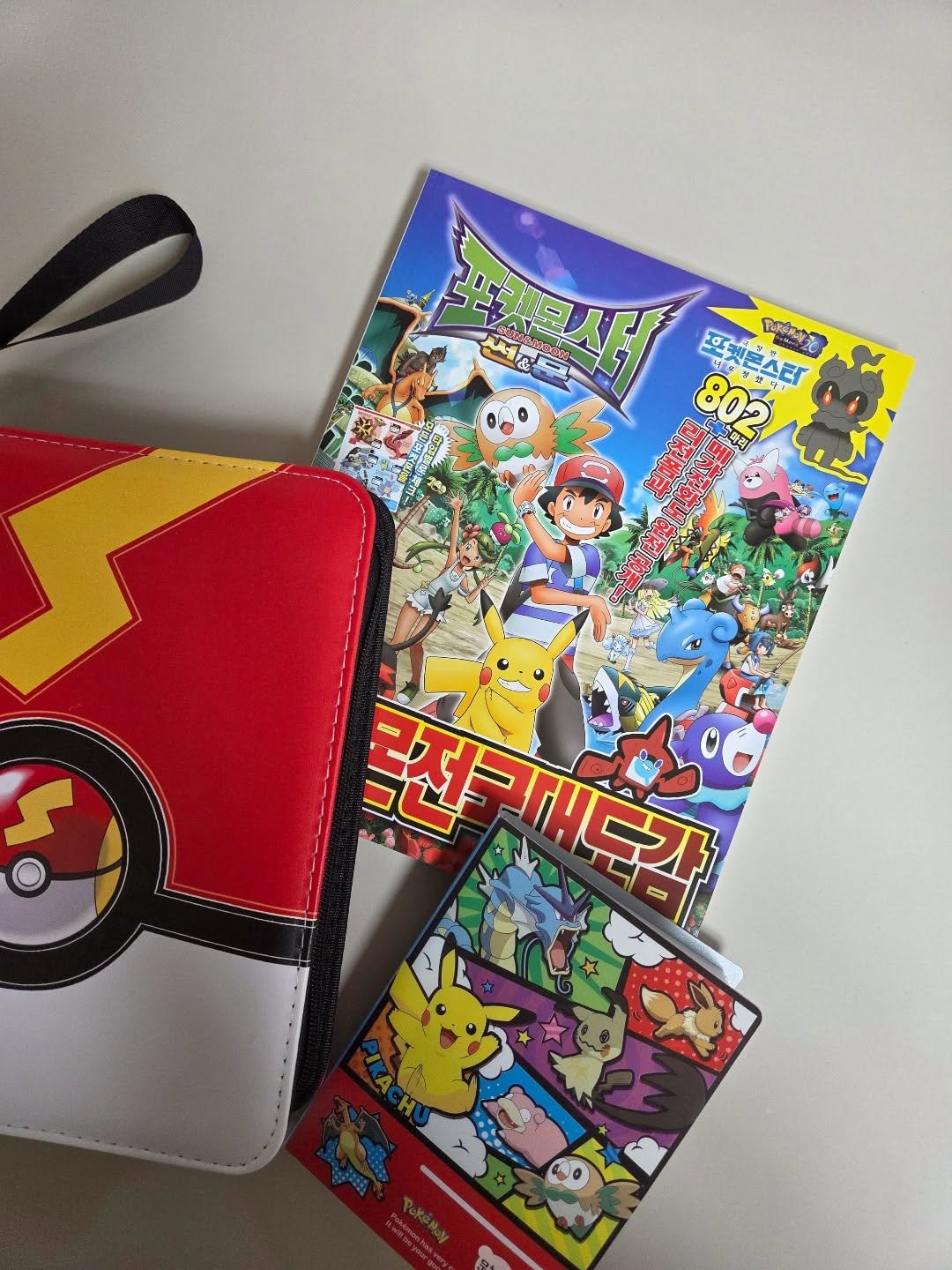 Photo by 째째맘 l 맘편한 육아ღ on April 08, 2026. May be an image of video games, wallet, binder, flask, pouch, pencil case and text.