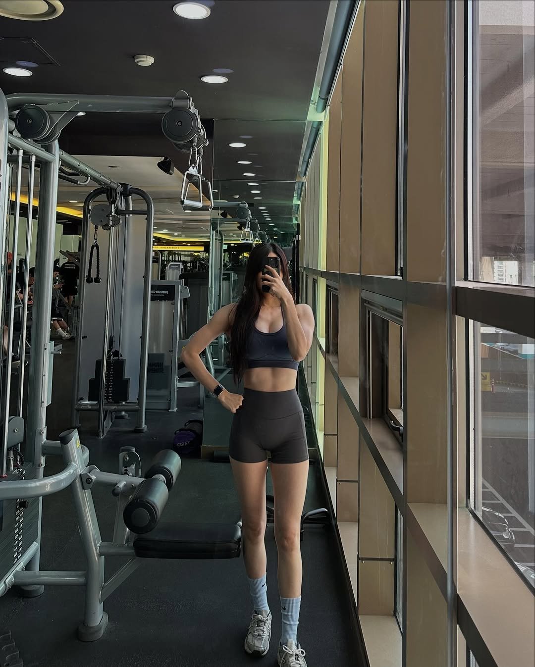 liana._.fit 게시물 이미지: 일집운동 반복 속에 
장미가 주는 행복🌹
오늘도 중랑천 뛰는데 
장미가 가득해서...
