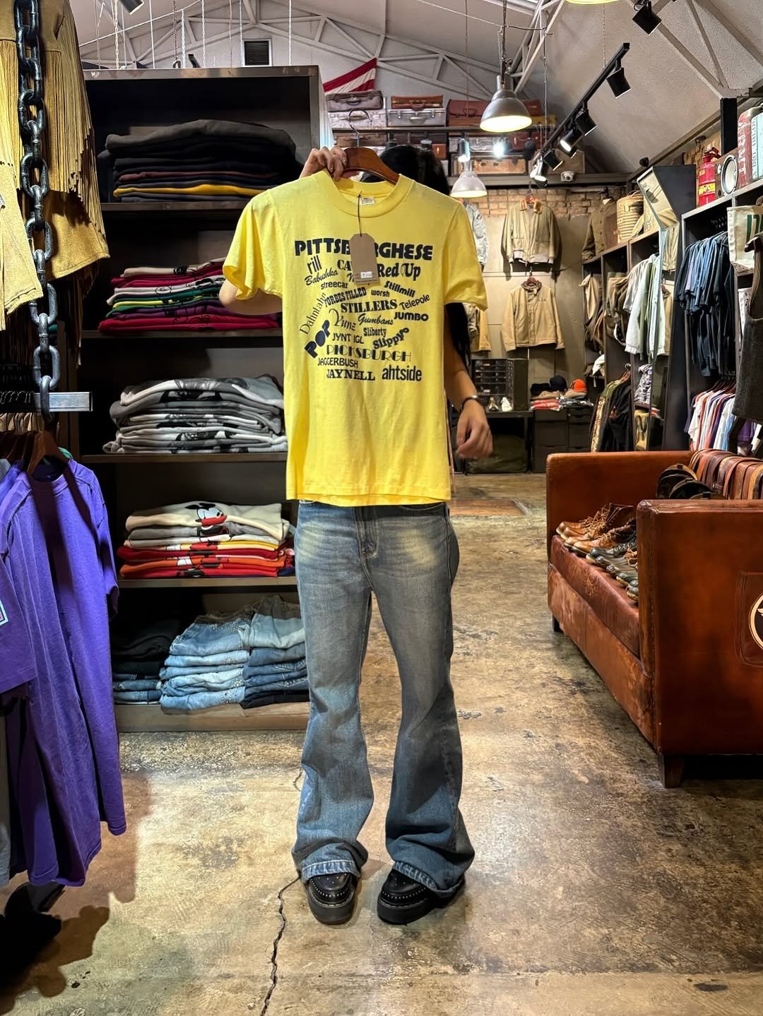 Photo by 2001🎸 on August 04, 2025. May be an image of 1 person, mannequin, hat shop and text.