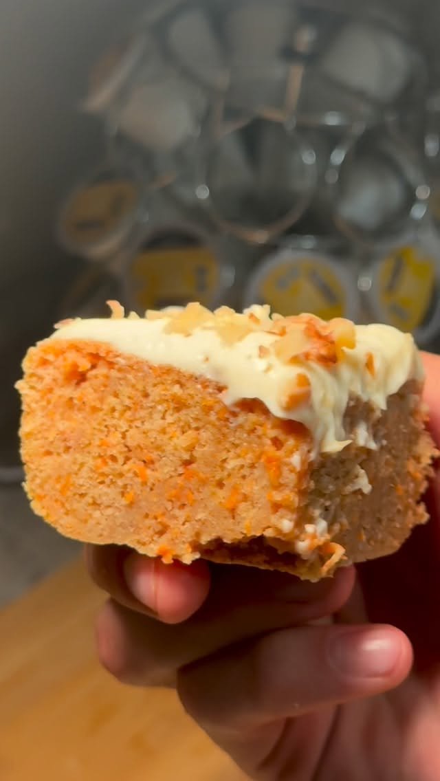 lifeoftice 게시물 이미지: High Protein Carrot Cake😱

Recipe in the...