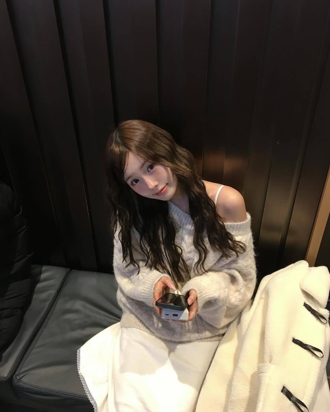 Photo by 리향 on January 02, 2026. May be an image of one or more people, braids, duffle coat, sleepwear, top, bath robe and text.