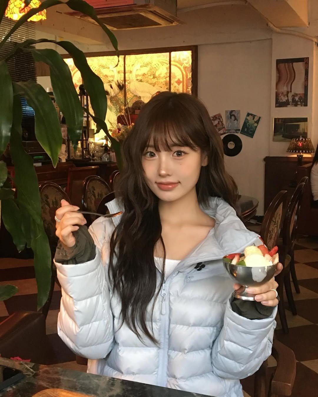 Photo shared by 리향 on December 12, 2025 tagging @hoodhood_official. May be an image of goosedown coat, parka, pot and text.