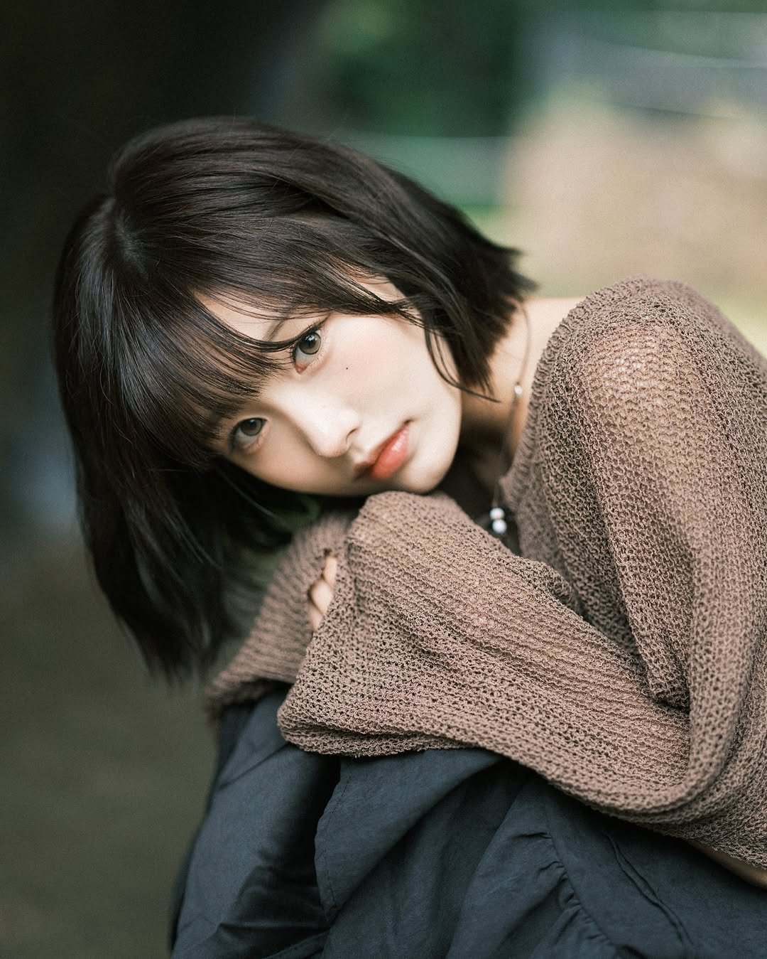 Photo shared by 리향 on October 01, 2025 tagging @1cut.pic. May be an image of 1 person, bangs, makeup, turtleneck and text.