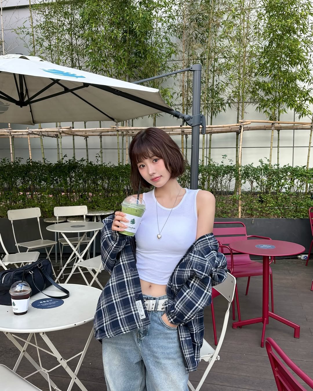 Photo by 리향 on September 08, 2025. May be an image of 1 person and cornflower.