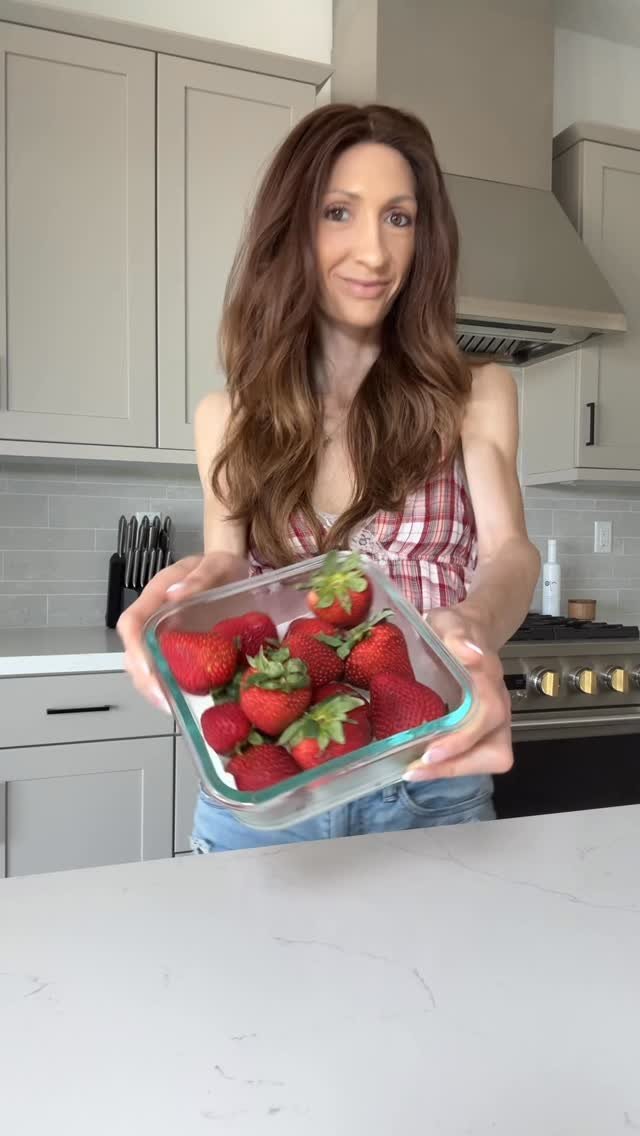 lilsipper 게시물 이미지: @lilsipper WHIPPED STRAWBERRY CHEESECAKE!🍓🍰...