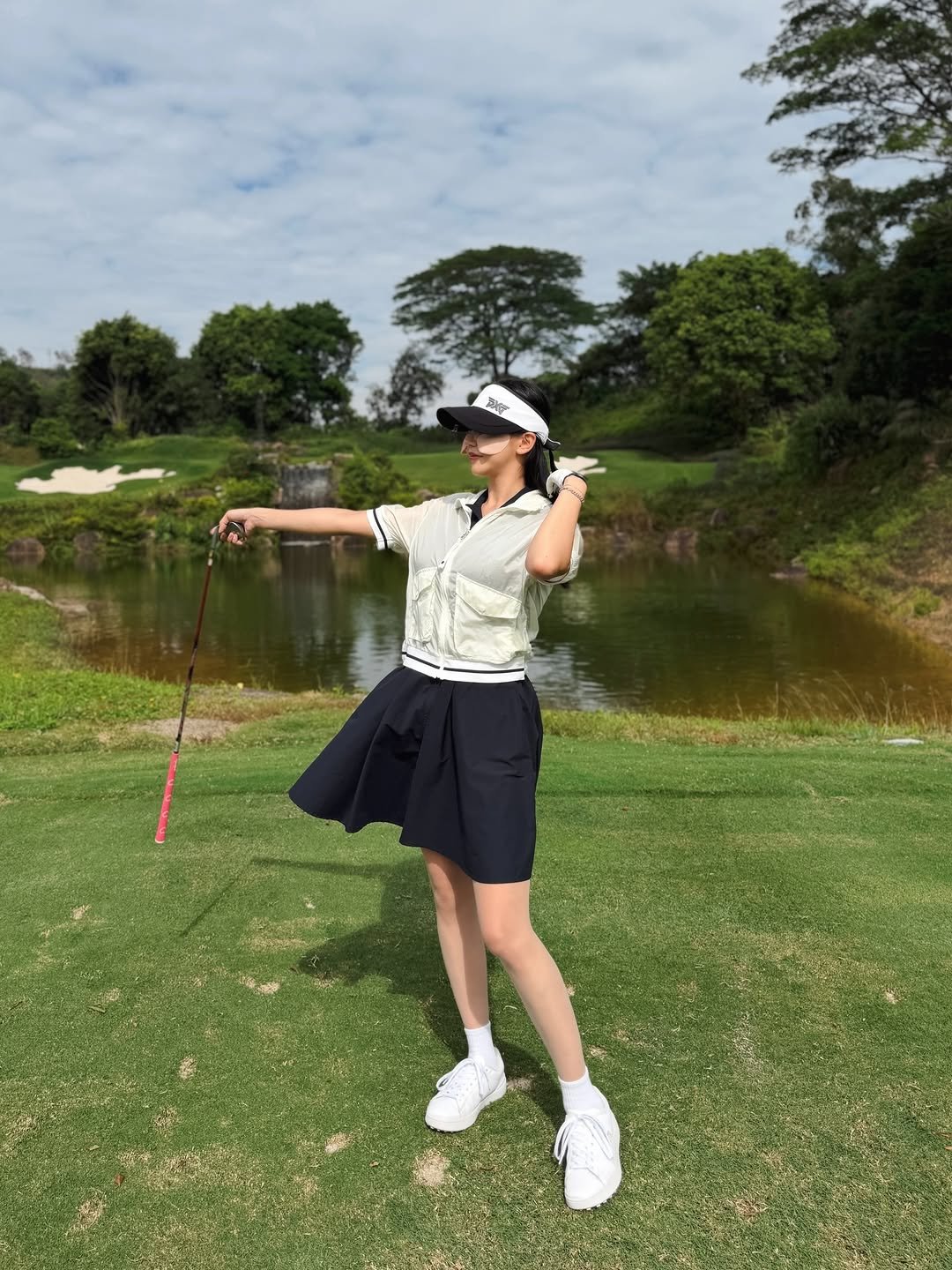 Photo shared by Lily 🇰🇷 on November 23, 2025 tagging @thefair_kr. May be an image of golf, golf club, golf course and text.