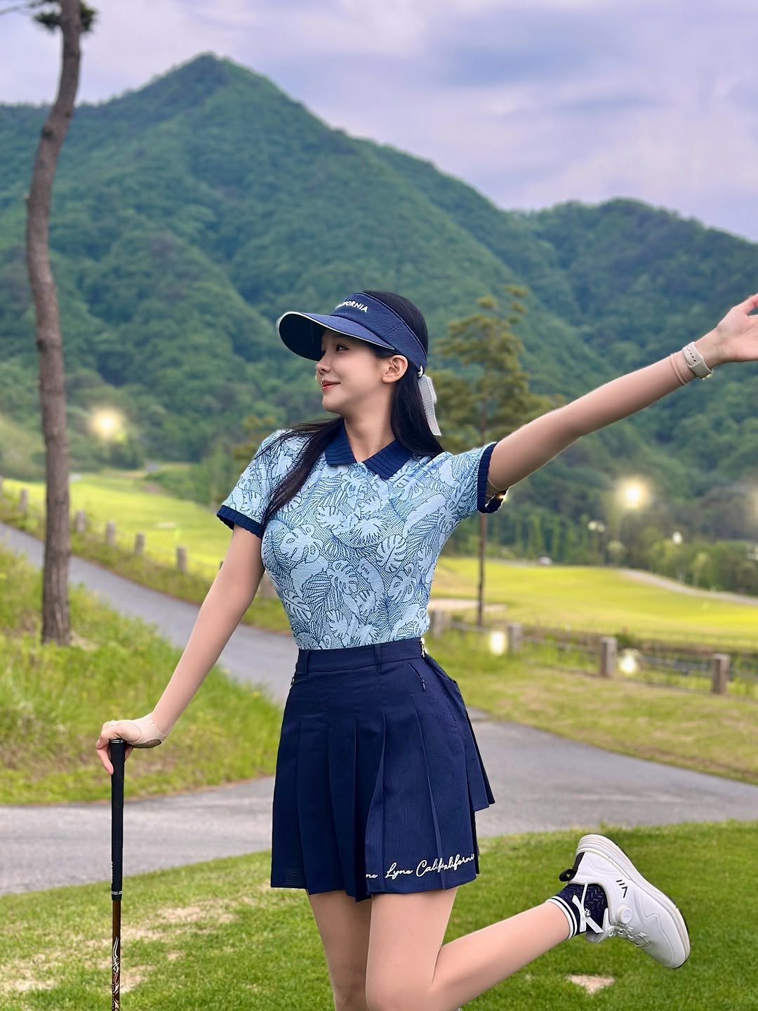 Photo shared by ʏᴜᴊᴏᴏ ɴᴏʜ 🇰🇷 on June 13, 2025 tagging @lynx_korea. May be an image of golf, miniskirt, golf course and text.