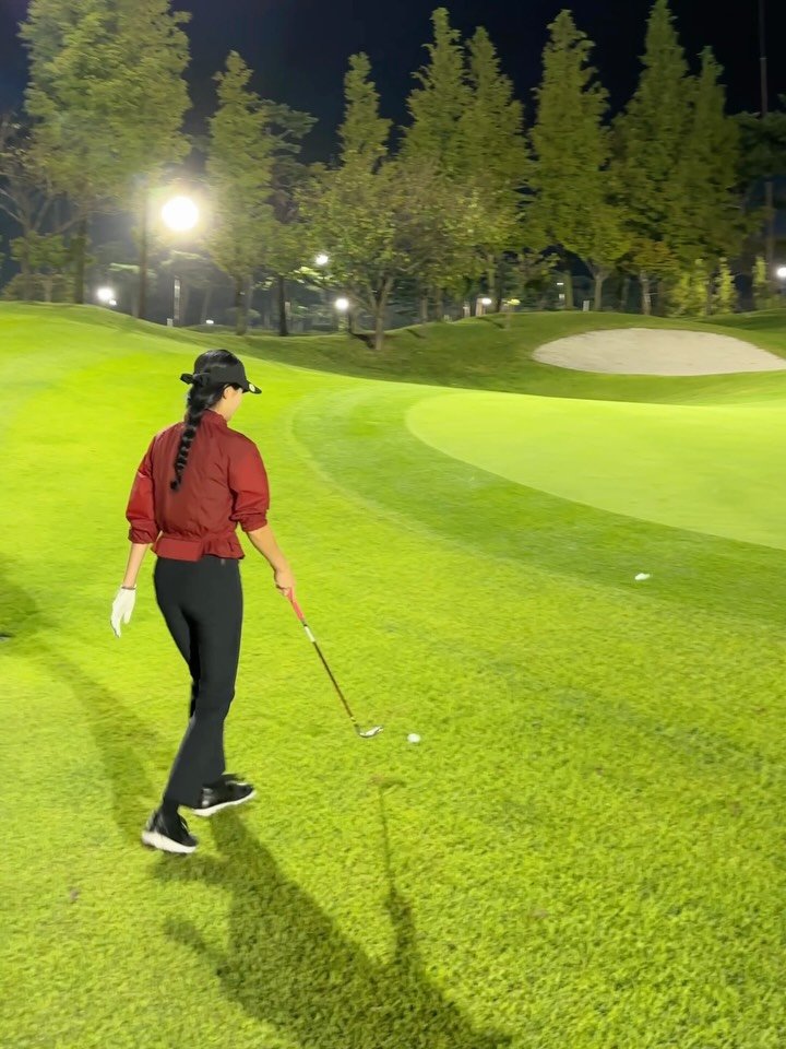 lily_ujoo 게시물 이미지: 야간나가면 ㅍㅓ터가 잘 안되는거 같기도 하고....
@gfj.golf 
#야간골프...