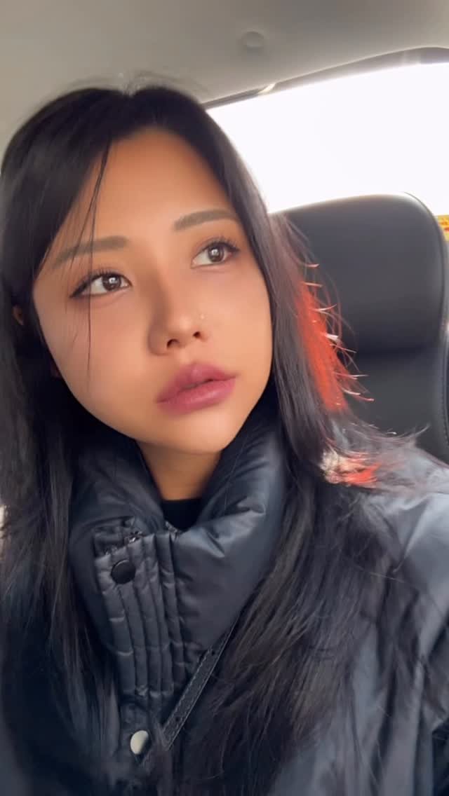 lim_sso_young 게시물 이미지: 맨날 노화장인데 
오늘은 얼굴에 그림 그려봤어 
오늘 붓기도 없고 피드에...