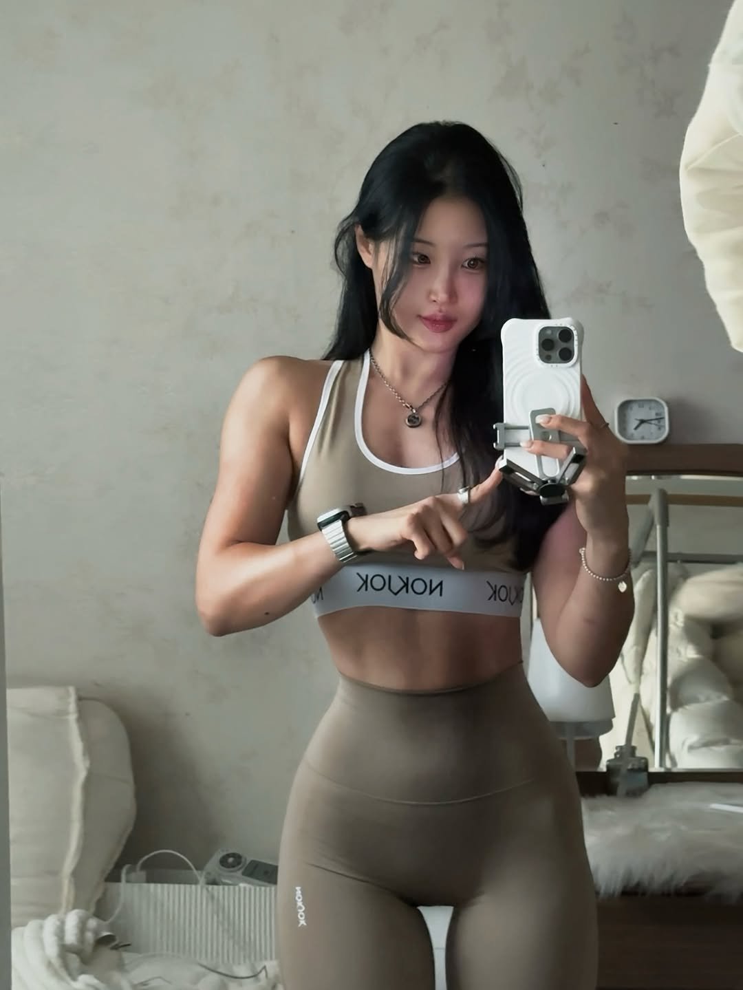 Photo shared by 에티🐻 on November 13, 2025 tagging @nokjok_kr. May be a selfie of activewear, sportswear, tights and text.