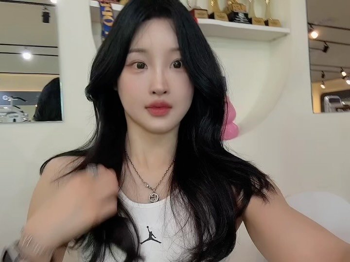 lim_yeti 게시물 이미지: 시즌이다 뭐다 반년이나 머리 손질을 안햇더라구요..?🙊
오랜만에...