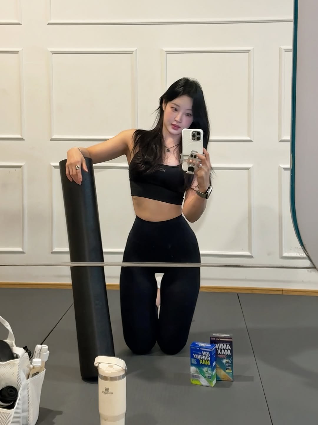 Photo by 에티🐻 on December 19, 2025. May be an image of activewear, sweatpants, mat, water bottle, punching bag, sportswear and text.