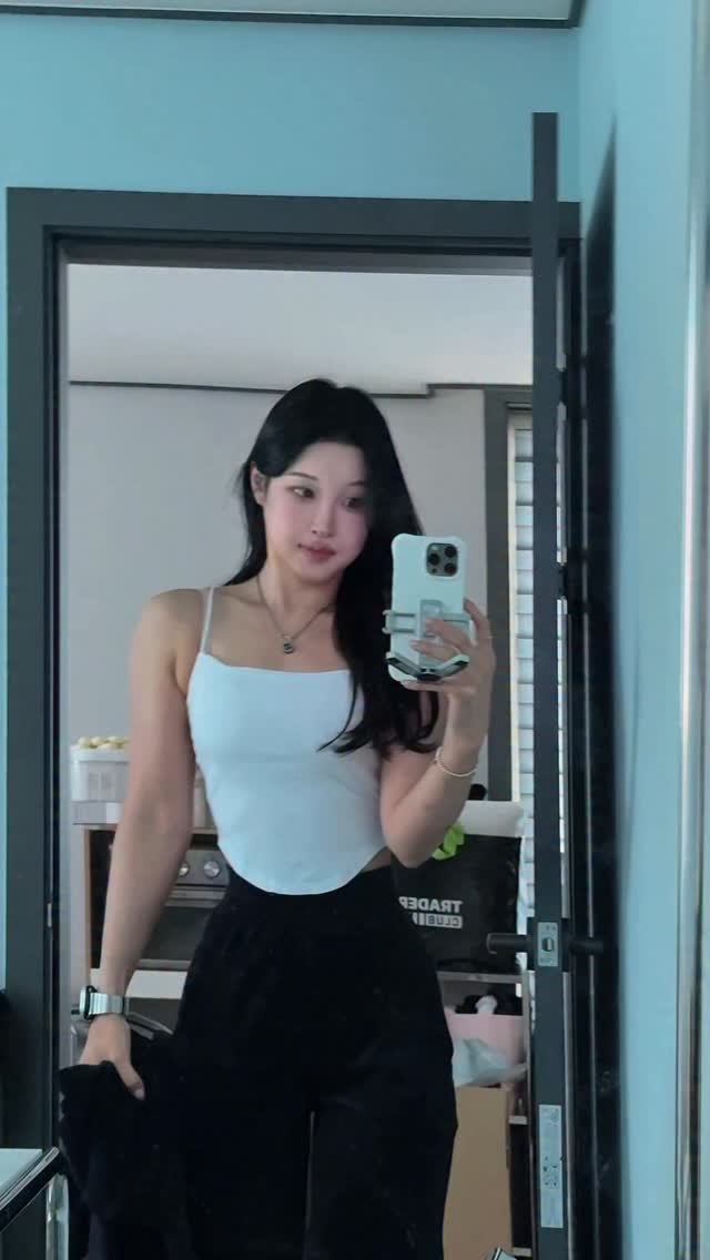 lim_yeti 게시물 이미지: 불금이니까 치쏘 해야지🩵