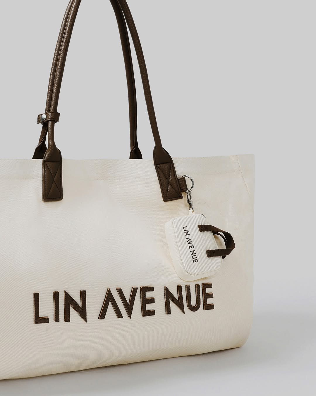 lin.ave.nue 게시물 이미지: Linavenue Leather Point Tote Bag

린에비뉴의 첫 가방이...