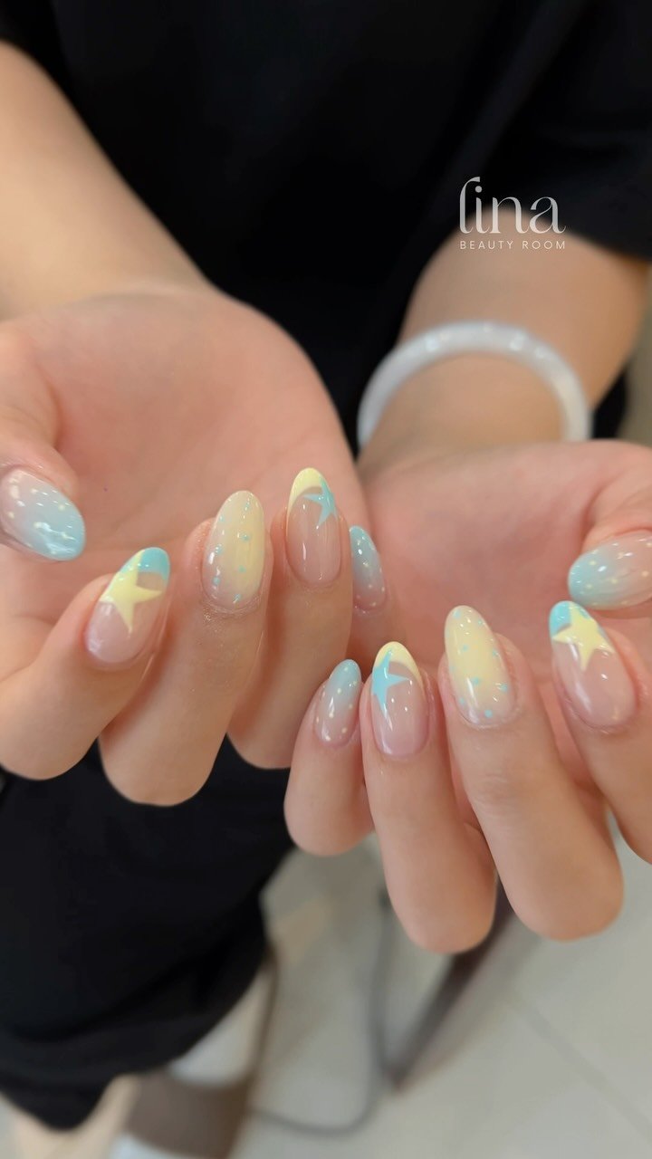 lina.beautyroom 게시물 이미지: Detail bộ nail pastel xanh vàng siu iu từ team...