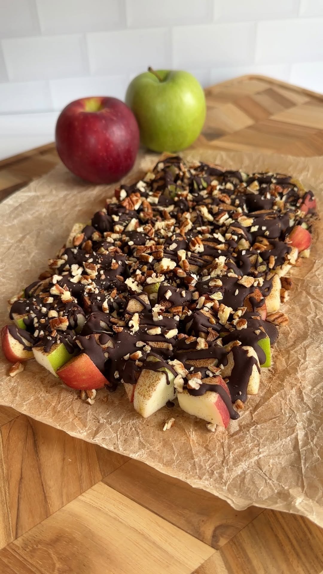 lindsay.keosayian 게시물 이미지: fall’s best kept secret 🤭

Candy Apple Bark...