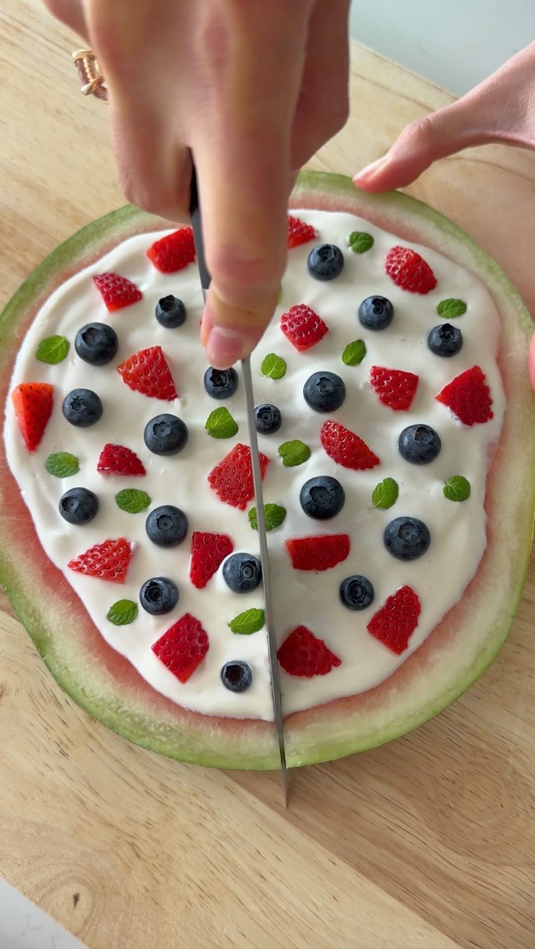 lindsay.keosayian 게시물 이미지: so good 🍉🫐✨

Just cut your watermelon, add...