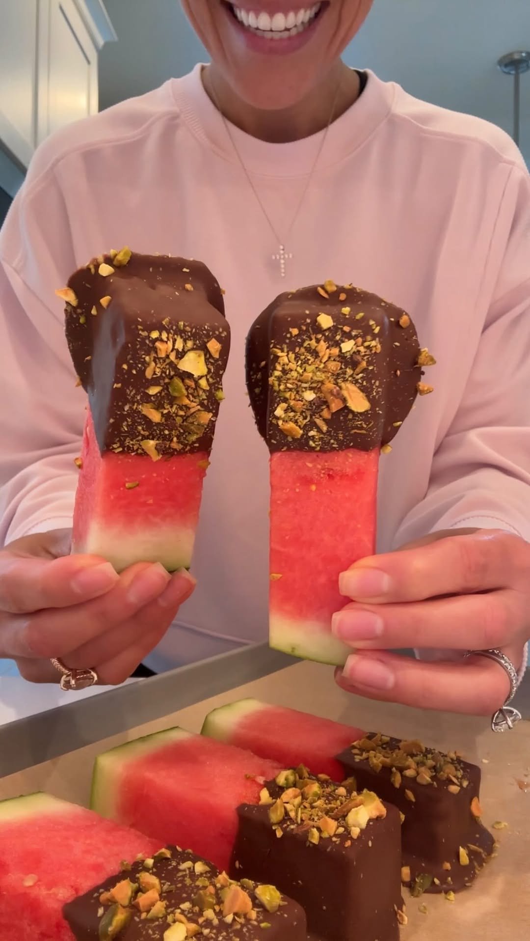 lindsay.keosayian 게시물 이미지: summer goals 😎🍉

Chocolate Watermelon Pops...