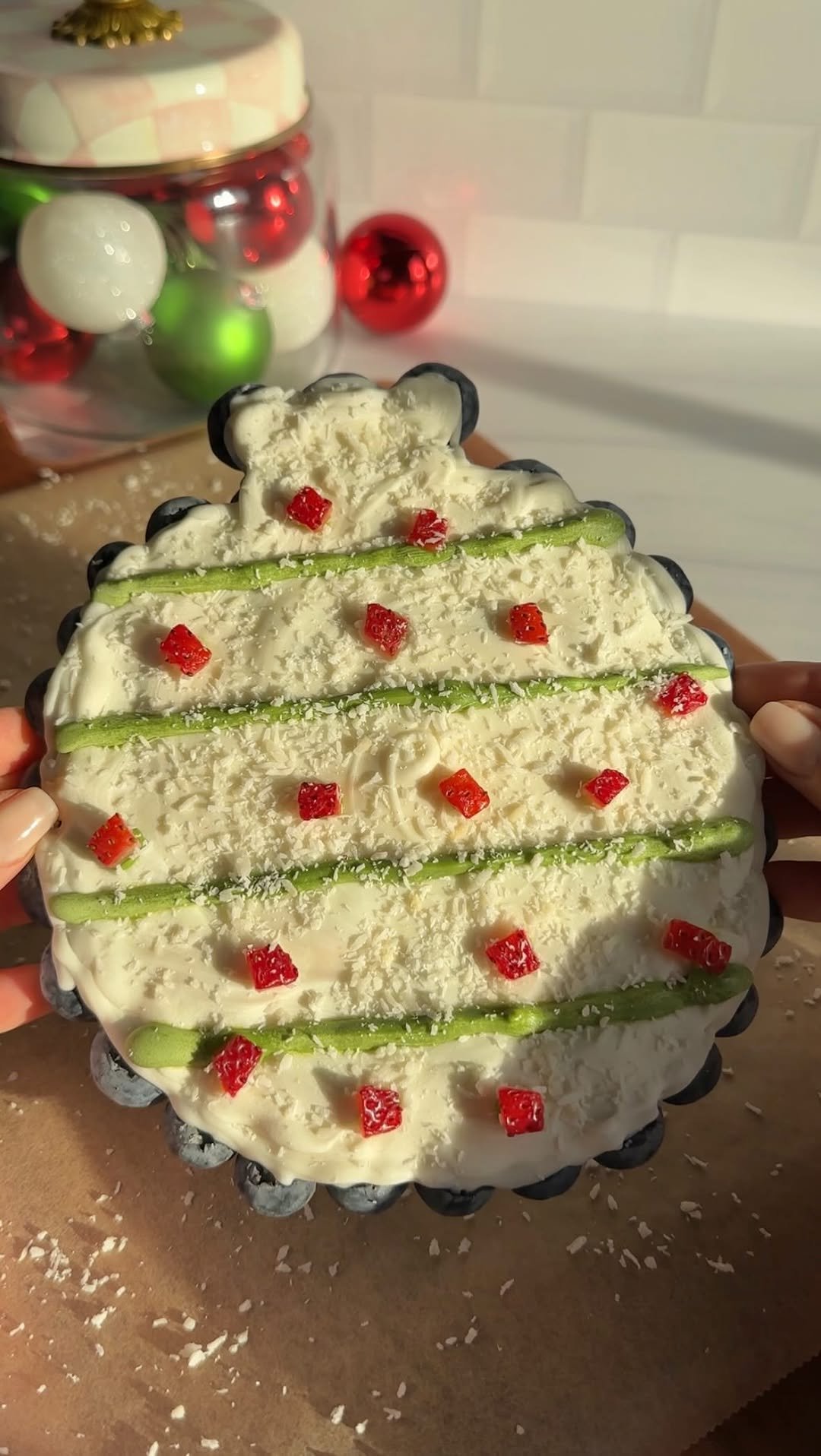 lindsay.keosayian 게시물 이미지: the magic continues ✨🎄

Blueberry Ornament...