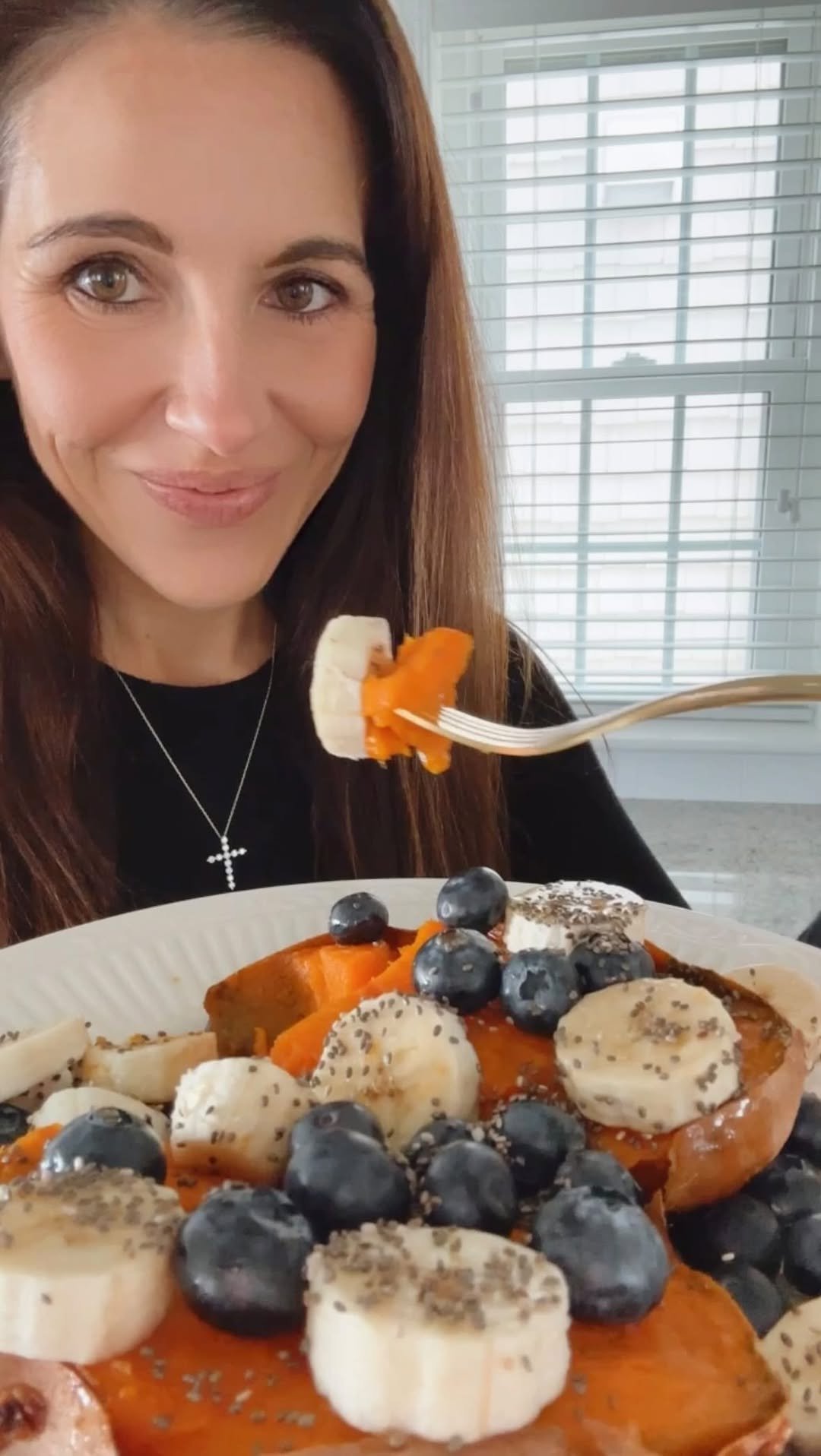 lindsay.keosayian 게시물 이미지: hooked on it 🍠🫐

You’ll need:
1 baked sweet...