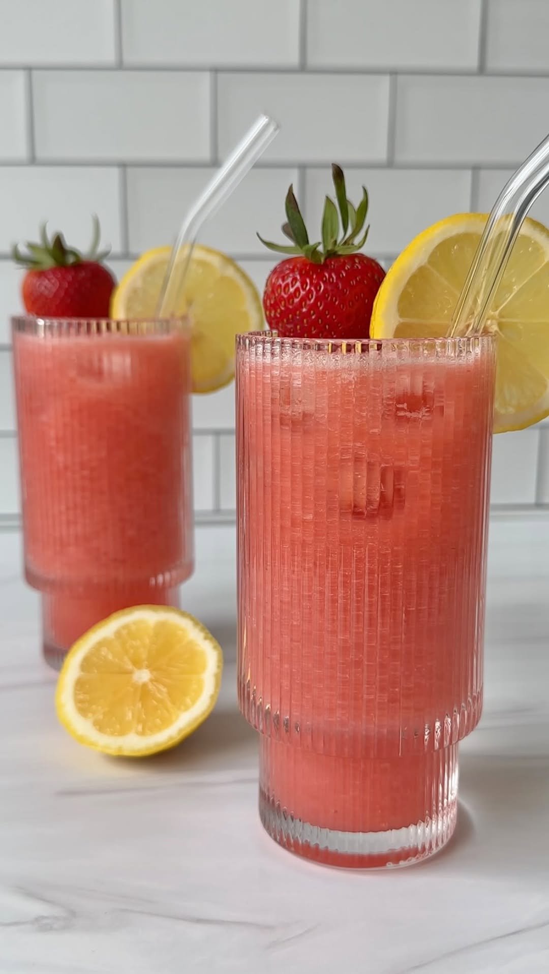 lindsay.keosayian 게시물 이미지: that first sip 🤌💦❤️

STRAWBERRY LEMONADE...