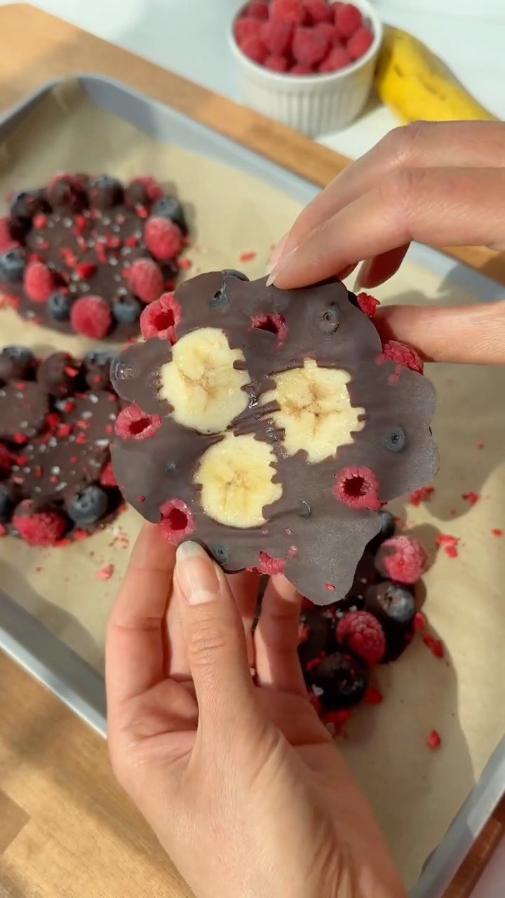 lindsay.keosayian 게시물 이미지: the easiest little treat 🍫

You’ll need:
fresh...