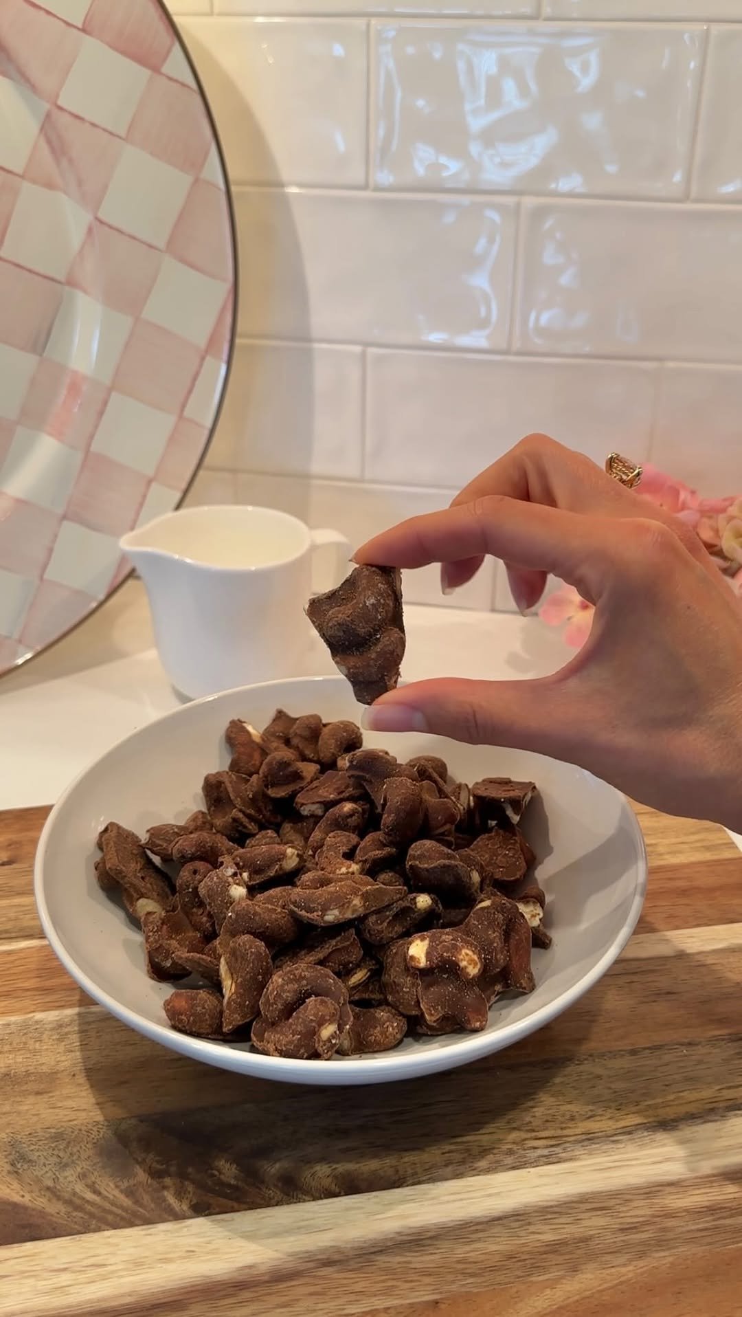 lindsay.keosayian 게시물 이미지: hear me out 😮‍💨

You’ll need:
cashews
melted...
