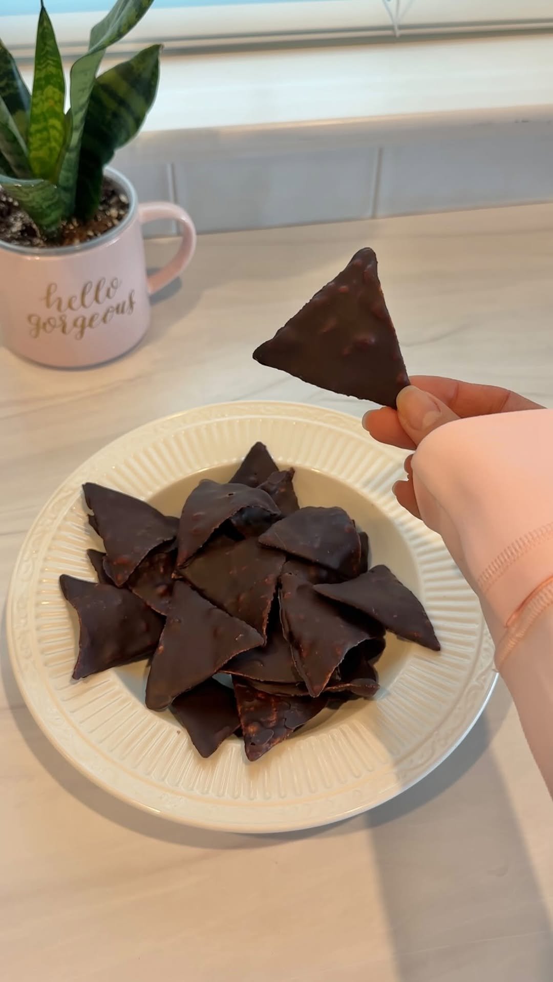 lindsay.keosayian 게시물 이미지: best of both 🧂🍫✨

Just dip each chip in melted...