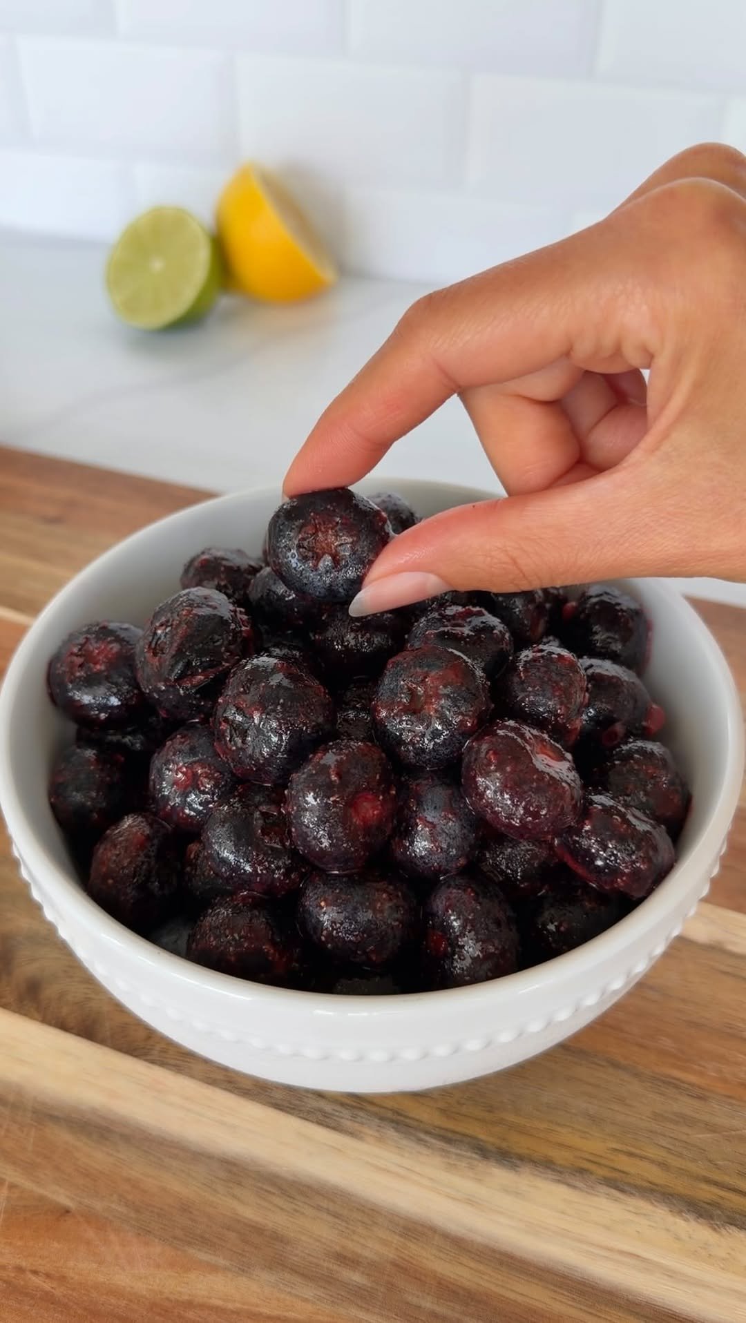 lindsay.keosayian 게시물 이미지: Sour Patch Blueberries 🫐🍋🍋‍🟩

You’ll need:
2...