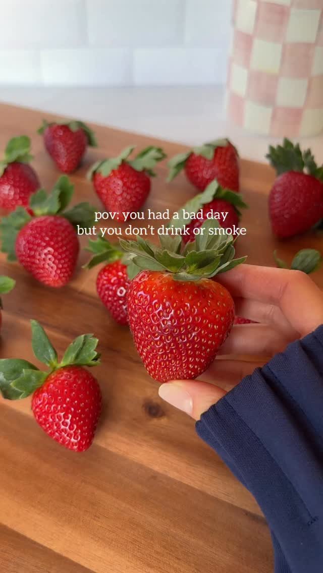 lindsay.keosayian 게시물 이미지: my kind of unwind 😌🍓

Matcha “Chips” with...