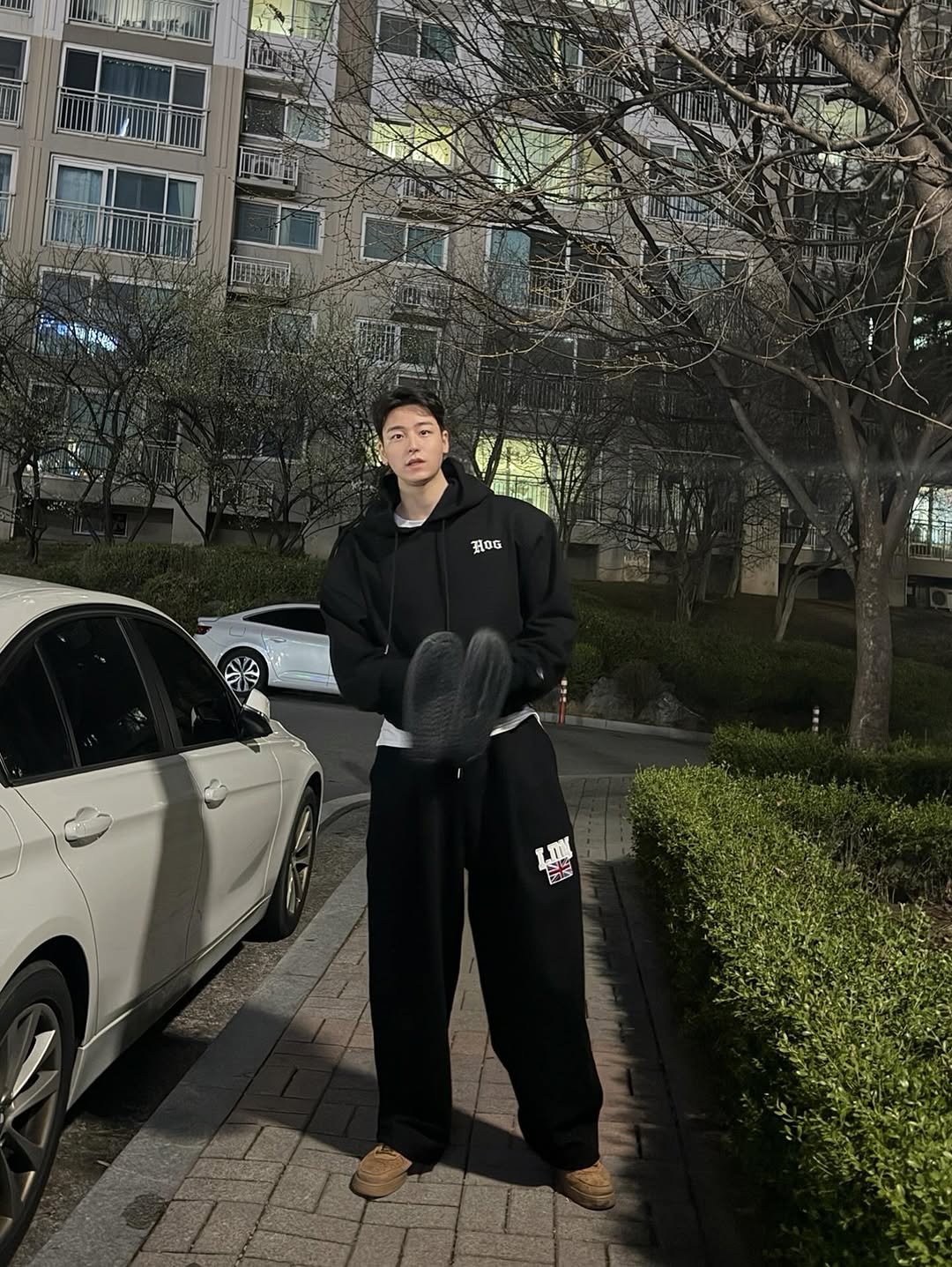 Photo by 종민 on April 03, 2026. May be an image of sweatpants, sweatsuit, street and text.