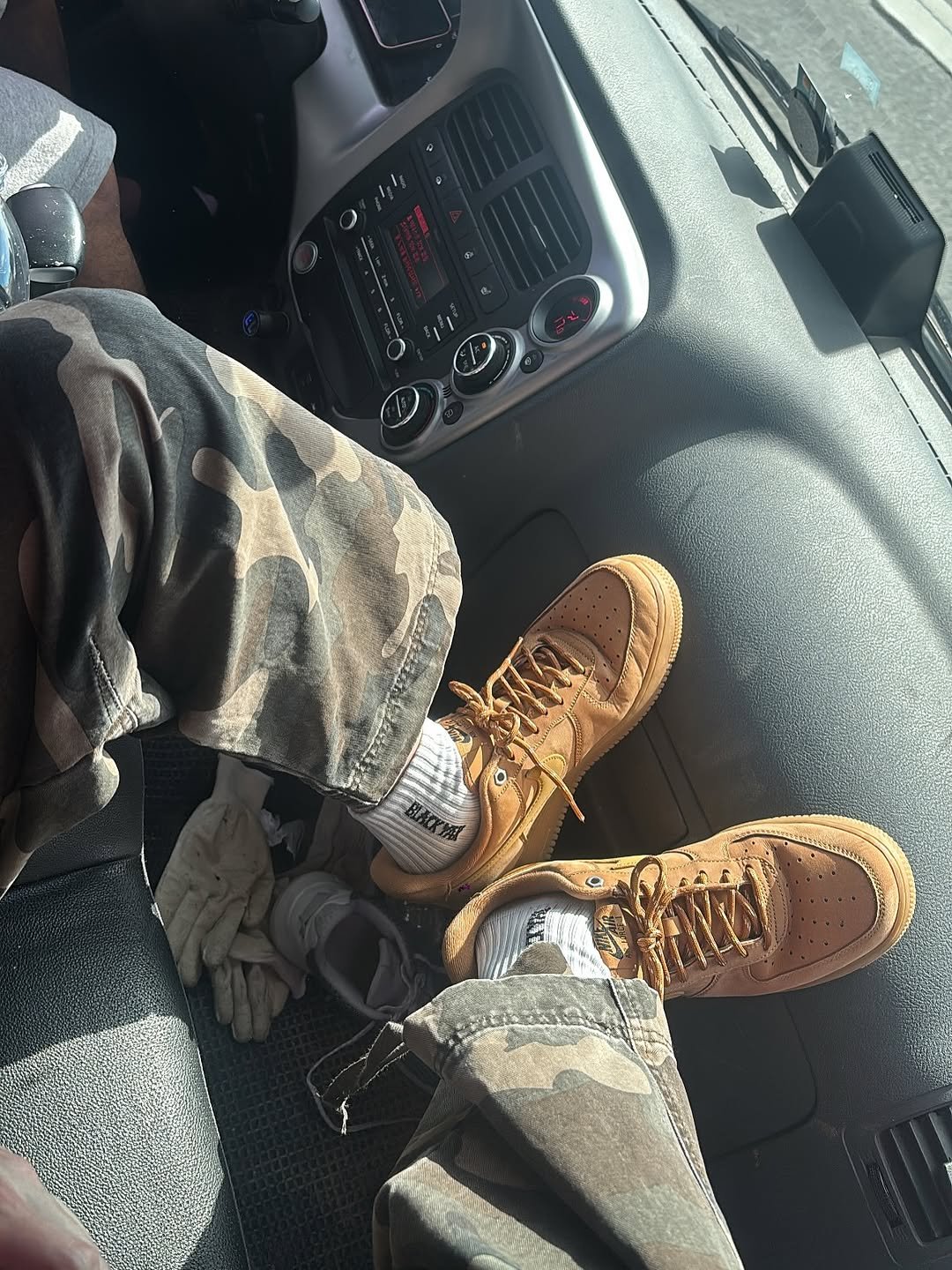 Photo by 종민 on September 09, 2025. May be an image of wingtip shoes.