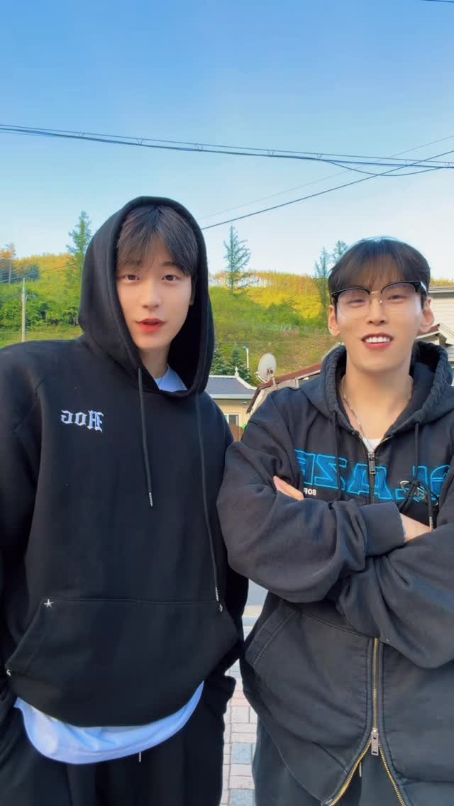 lion_jjongmin 게시물 이미지: 형이랑 시골와서 컨텐츠
머 여기와서도 일해야 되나요 😂