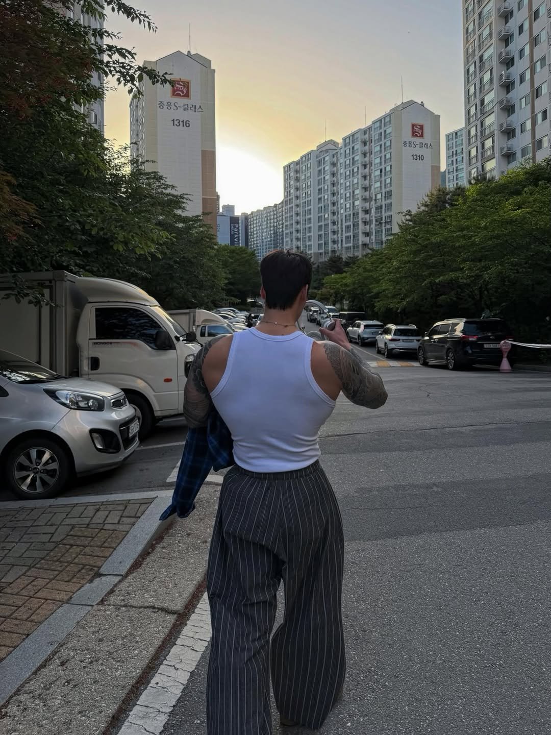 lion_jjongmin 게시물 이미지: 운동 끝나고 날씨 좋아서 
느낌 좋은 프린팅 
@hentle_official