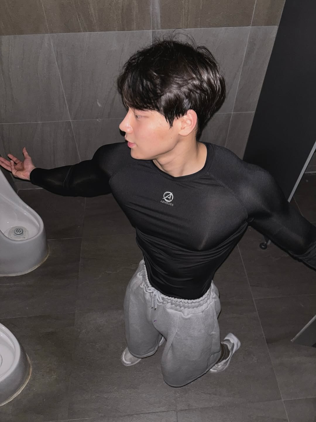 Photo by 종민 on July 13, 2025. May be an image of 1 person, wetsuit, sportswear, sweatpants and text.