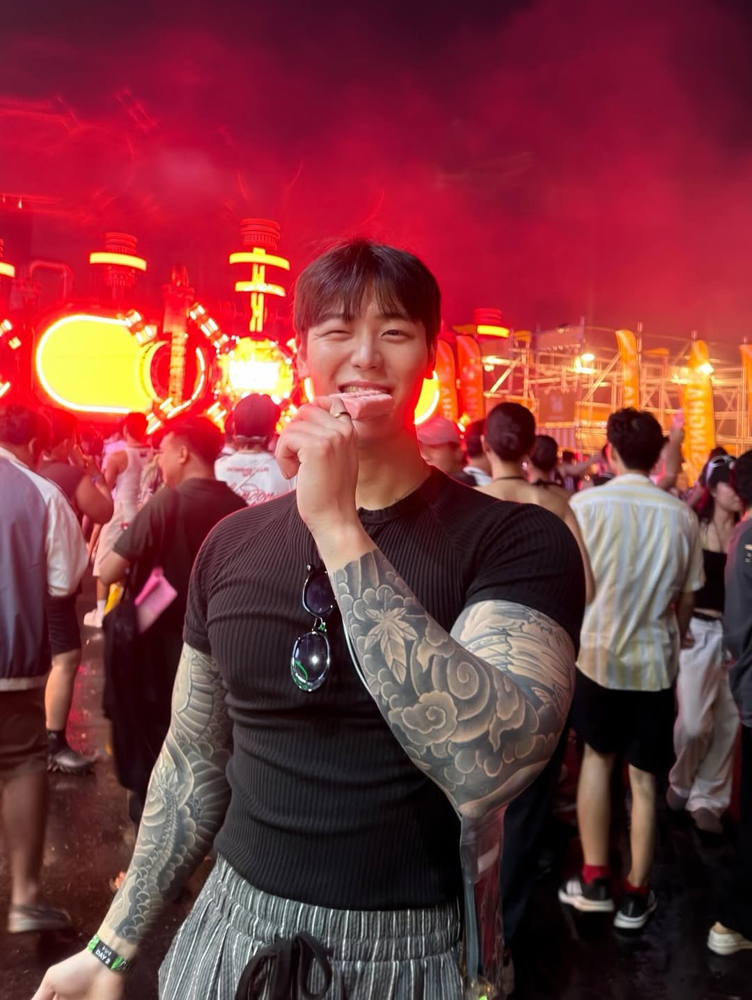 Photo by 종민 on April 14, 2026. May be an image of one or more people, biceps, crowd, concert and text.