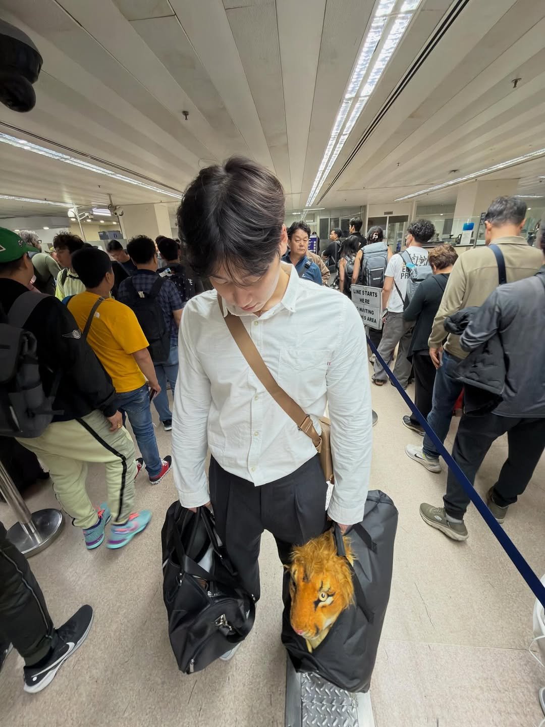 Photo by 종민 on February 16, 2026. May be an image of one or more people, train, terminal and text.